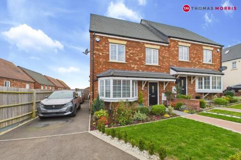 Nightingale Road, Bedford MK44 3 bed semi