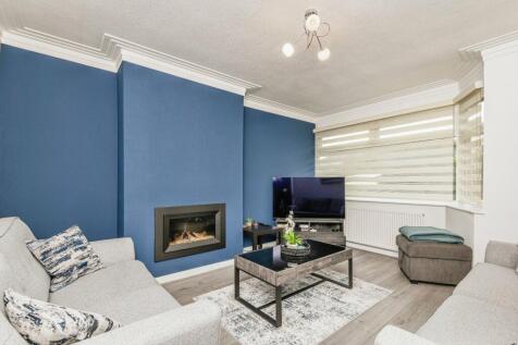 Bradford Road, Bradford BD11 3 bed semi