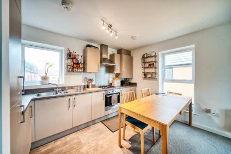 Modern first floor apartment in... 2 bed flat for sale