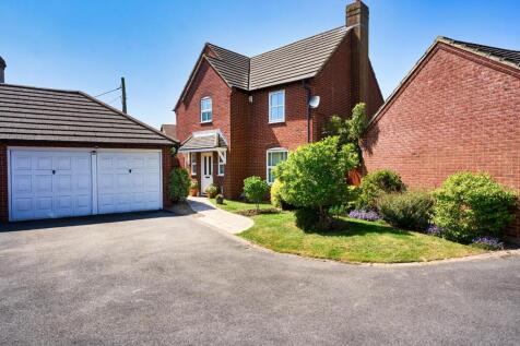 Impeccably presented, executive... 4 bed detached house for sale