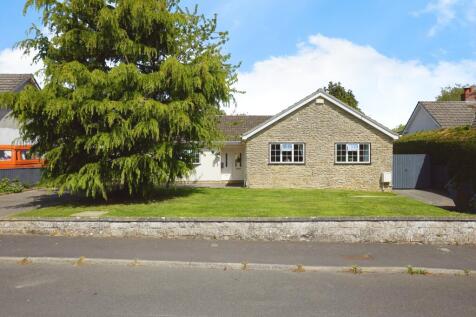 4 bedroom detached bungalow for sale