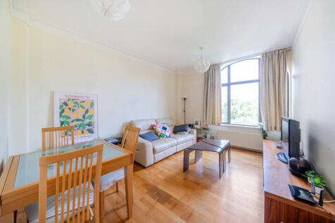 Bridgewater Square, London, EC2Y 2 bed flat for sale