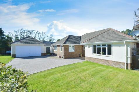 3 bedroom detached bungalow for sale