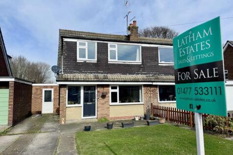 3 bedroom semi-detached house for sale