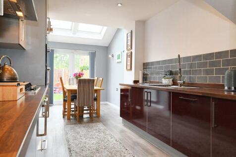 4 bedroom terraced house for sale