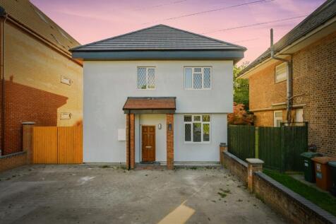 6 bedroom detached house for sale