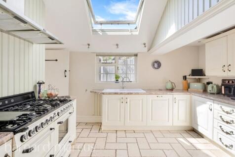4 bedroom semi-detached house for sale