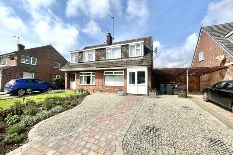 3 bedroom semi-detached house for sale