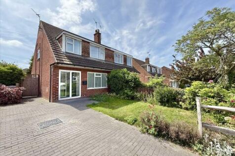 3 bedroom semi-detached house for sale