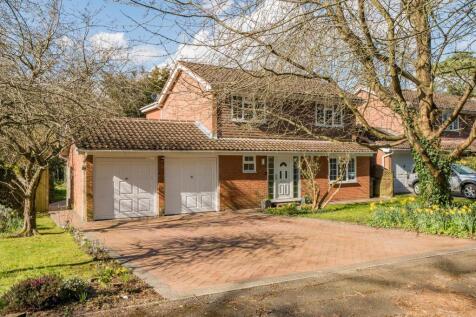 Warwick Gardens, Ashtead KT21 4 bed detached house for sale