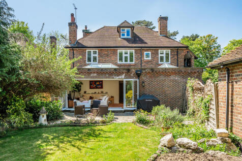 3 bedroom ground floor maisonette for sale