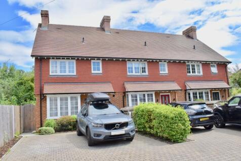 4 bedroom end of terrace house for sale