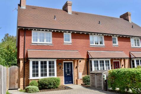 4 bedroom end of terrace house for sale