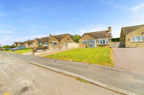 Manor Park, Claydon OX17 2 bed detached bungalow for sale