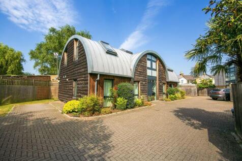 3 bedroom flat for sale