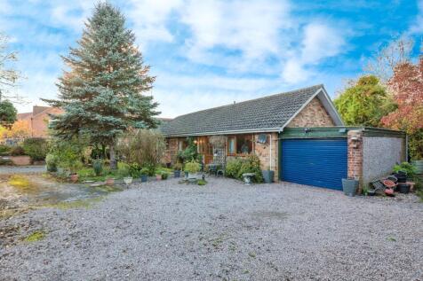 4 bedroom detached bungalow for sale