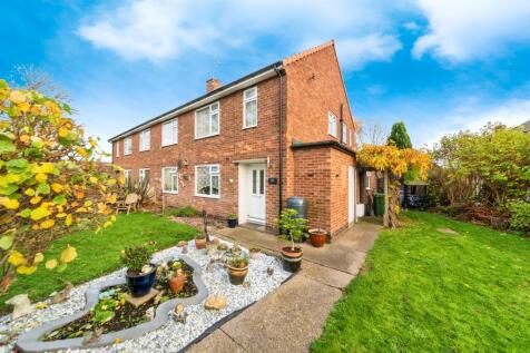 2 bedroom maisonette for sale