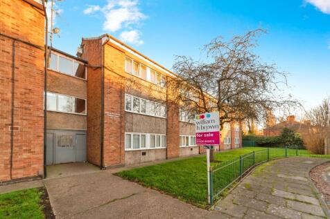3 bedroom maisonette for sale