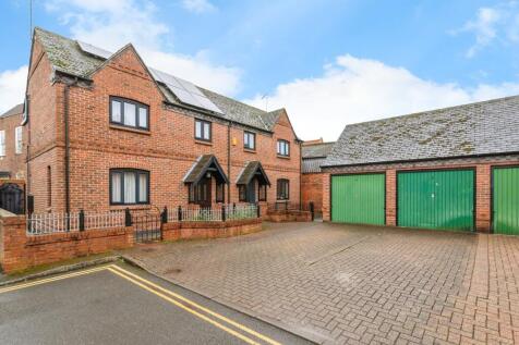 2 bedroom semi-detached house for sale