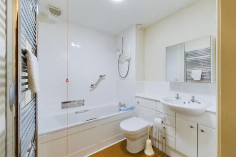 23 Princess Court, Princess Road... 2 bed apartment for sale