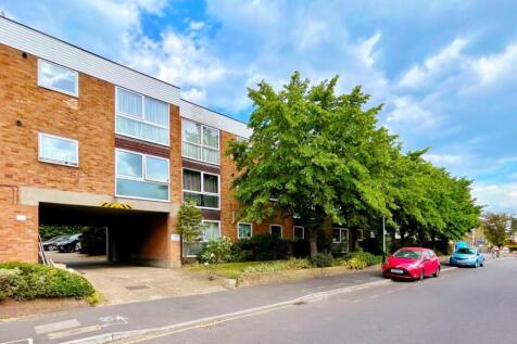 Princes Road, Romford, RM1 2 bed flat for sale