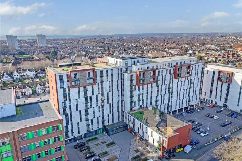 Beaumont Court, Victoria Avenue... 2 bed apartment for sale