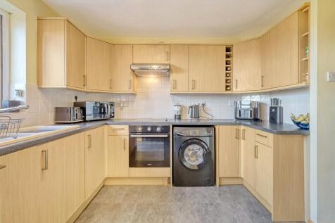 Havenside, Little Wakering, Essex, SS3 2 bed terraced house for sale