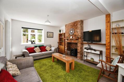 Derringham Avenue, Anlaby Common, Hull 3 bed semi