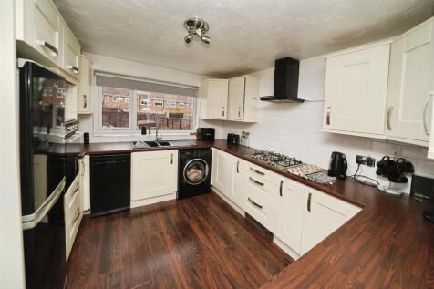 Burdon Close, Willerby, Hull 3 bed end of terrace house for sale