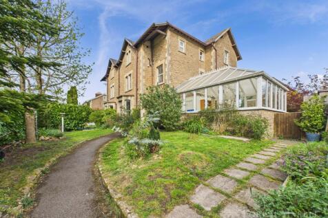6 bedroom semi-detached house for sale