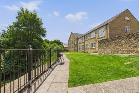 Harris Close, Frome 2 bed flat for sale