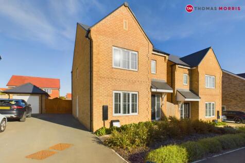 Peacock Drive, Huntingdon PE28 3 bed detached house for sale