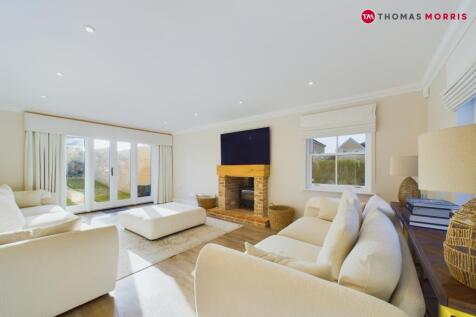 Poppy Crescent, Royston SG8 5 bed detached house for sale