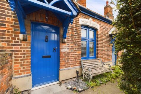 1 bedroom end of terrace house for sale