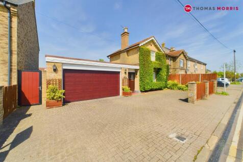 2 bedroom semi-detached house for sale