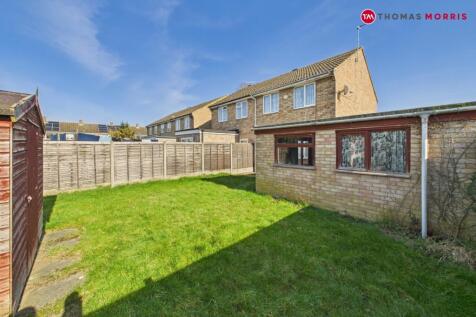 Gordon Close, St. Neots PE19 3 bed semi
