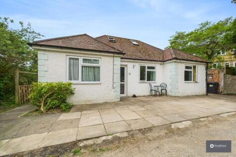 4 bedroom detached bungalow for sale