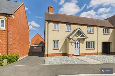 4 bedroom link detached house for sale