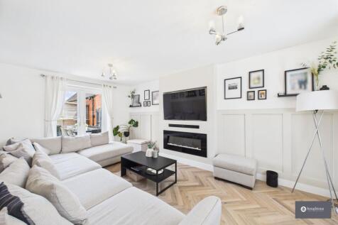 4 bedroom link detached house for sale