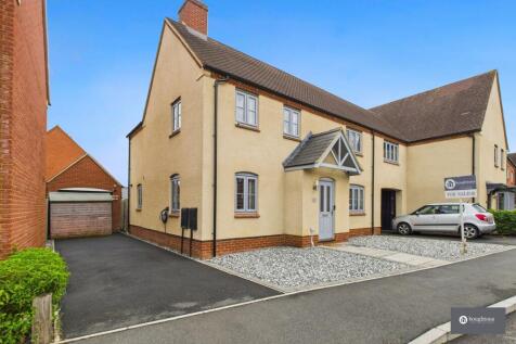 4 bedroom link detached house for sale