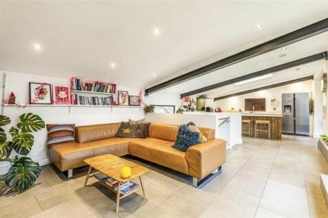 Bartholomew Square, London EC1V 4 bed flat for sale