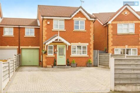 3 bedroom link detached house for sale