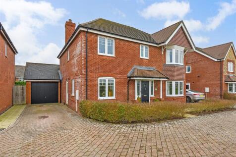 Edneys Walk, Overton, Basingstoke 4 bed detached house for sale