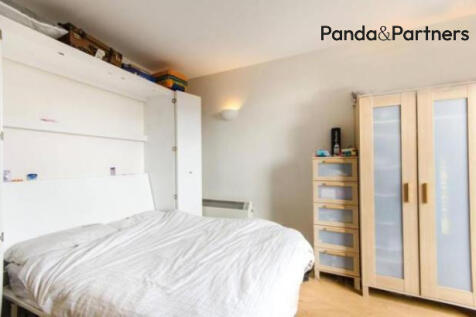 Studio flat for sale
