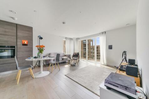 Hopgood Tower, Kidbrooke Village, SE3 2 bed apartment for sale