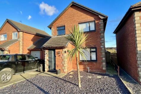 4 bedroom link detached house for sale