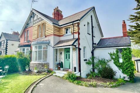 4 bedroom semi-detached house for sale