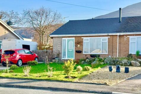 2 bedroom semi-detached bungalow for sale