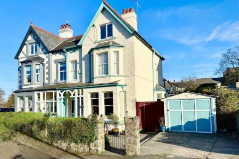 5 bedroom semi-detached house for sale