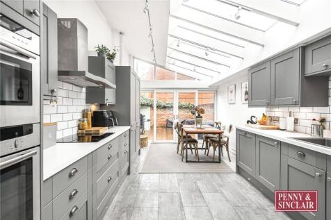 Gravel Hill, RG9 2EE 3 bed terraced house for sale